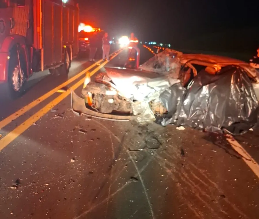 Mulher morre e quatro pessoas ficam feridas em grave acidente na PR-444, em Mandaguari