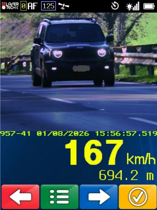 PRF flagra motoristas a mais de 170 km/h na BR-376, entre Ponta Grossa e Tibagi