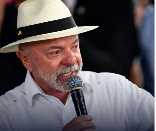 'Atitude irresponsável', diz Lula após EUA revogarem visto de embaixadora