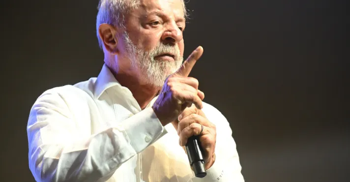 Lula, sobre caso de ex-assessor: 'Quem nunca pegou um empréstimo?'
