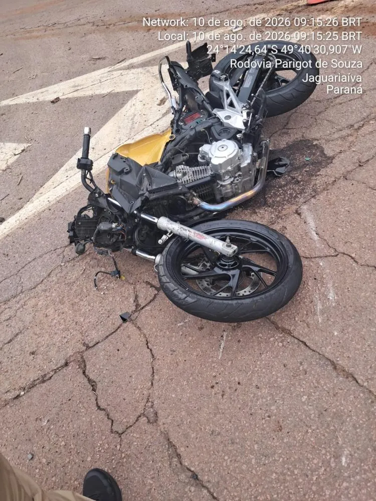 Motociclista e passageira ficam feridos em acidente na PR-151, em Jaguariaíva