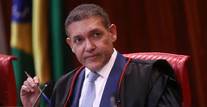 TSE suspende registros de filiação partidária depois de fraude que envolveu Flávio