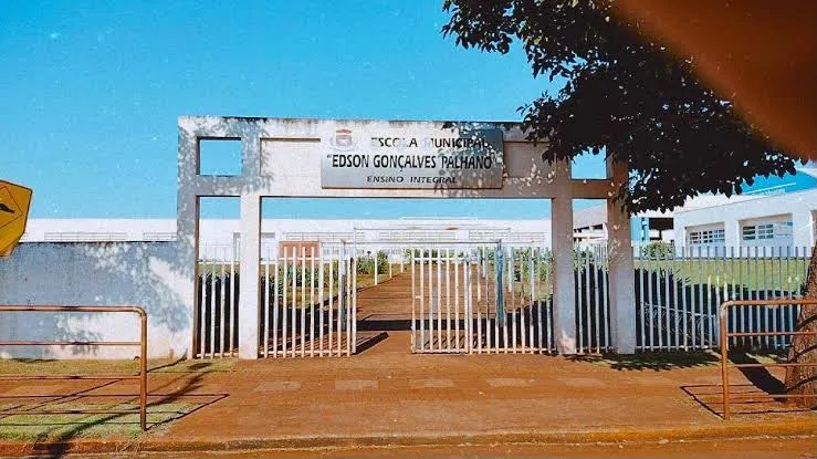 Aluno autista está sem aulas de inglês desde o início do ano, e família cobra solução em Nova Santa Bárbara
