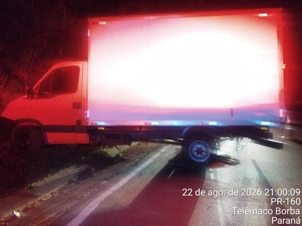 Veículo se choca contra canaleta na PR-160, entre Telêmaco Borba e Curiúva