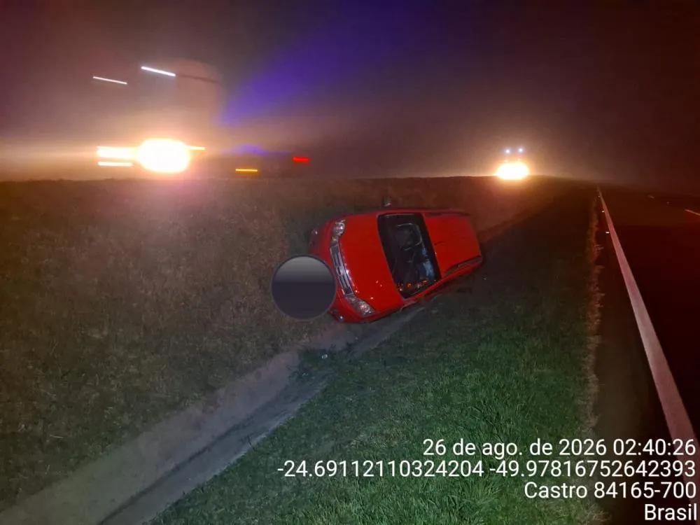 Saída de pista na PR-151 deixa mulher ferida em Castro