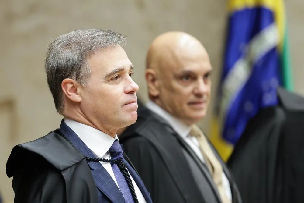 Moraes acusa Mendonça de abuso de autoridade e usa inquérito das fake news