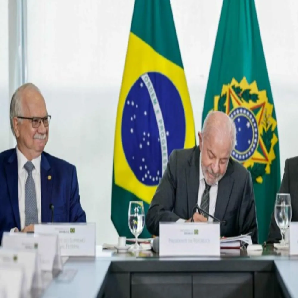 Lula se reúne reservadamente com Fachin e Gonet no Planalto