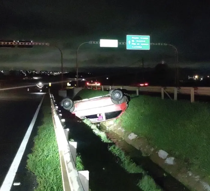 Capotamento deixa jovem ferido na PR-151, em Ponta Grossa