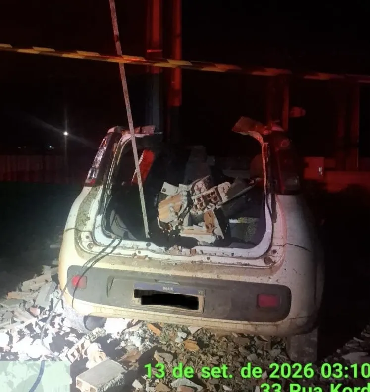 Jovem de 23 anos morre após carro atingir cavalo e muro de subestação na PR-456