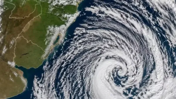 Novo ciclone se aproxima e Paraná entra em alerta para chuva forte no fim de semana