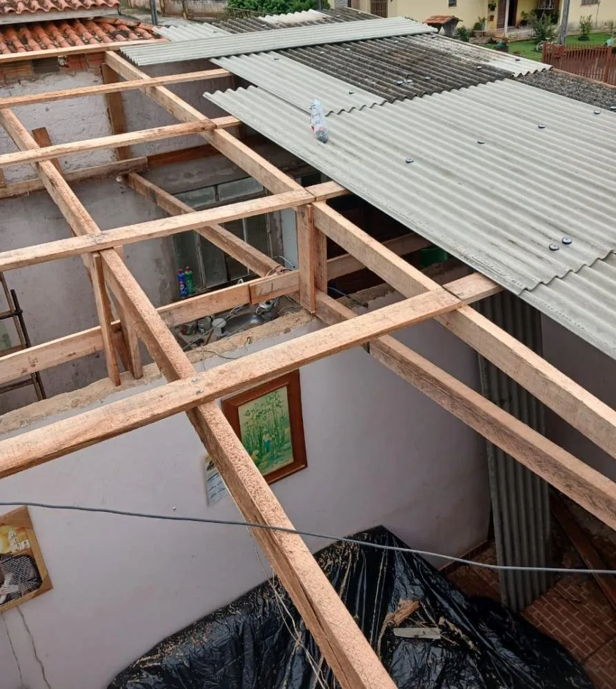 CURIÚVA: Temporal destelha casa e campanha pede ajuda para reconstruir lar de Dona Rosinha