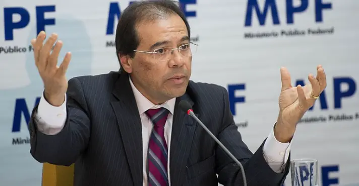 Irmão de Flávio Dino comanda votação sobre investigação contra Gonet