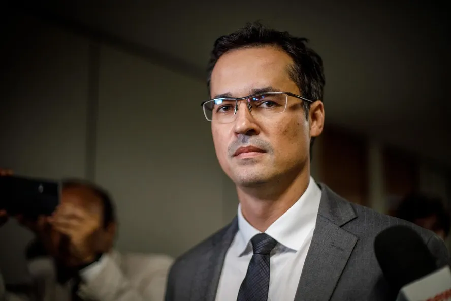 TRE-PR manda Deltan Dallagnol desativar o Instagram