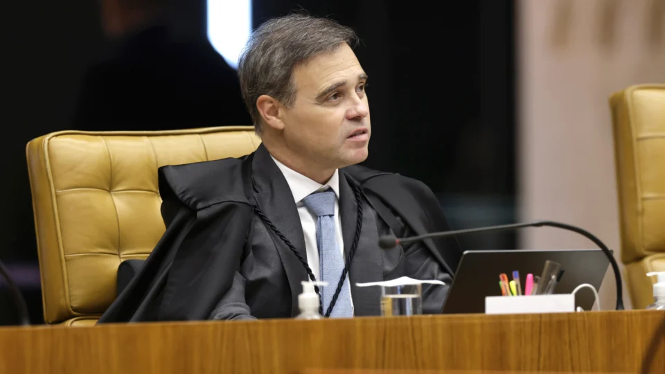 Mendonça manda derrubar posts sobre Flávio e Nossa Senhora; Globo e esquerda espalharam fake news