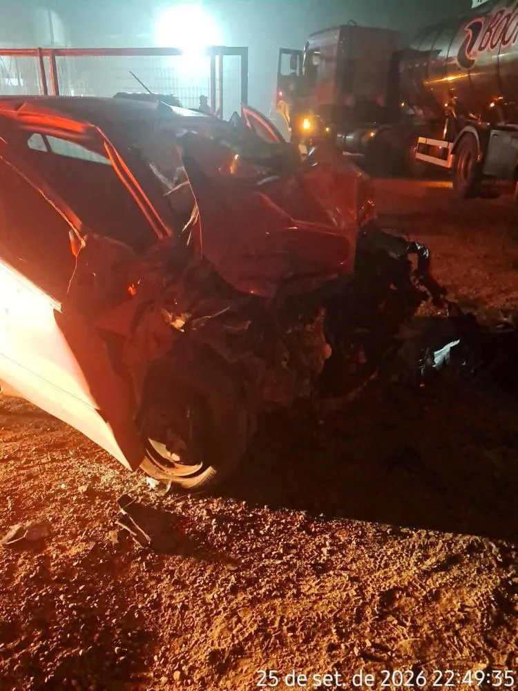 Homem morre após colisão entre carro e caminhão na PR-340, em Castro