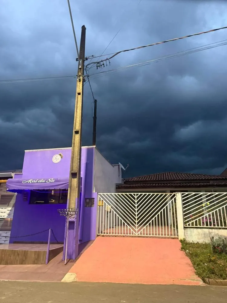 Temporais ganham força no Paraná, e Inmet emite alerta para ventos de até 100 km/h