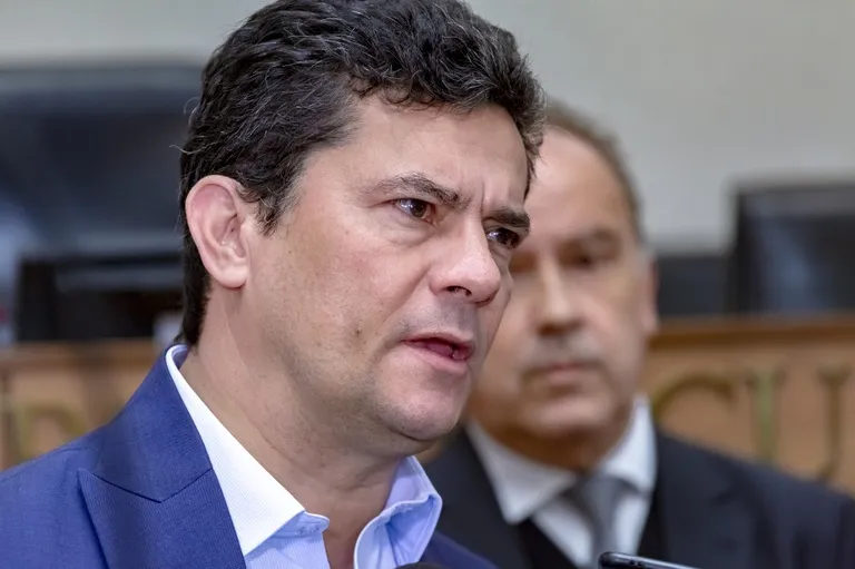 PESQUISA: Sérgio Moro aparece com 51,5% dos votos válidos; Requião Filho tem 24,3% e Sandro Alex, 21,9%