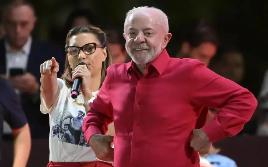 A 3 dias da eleição, Lula amplia benefício do INSS para vítimas de violência