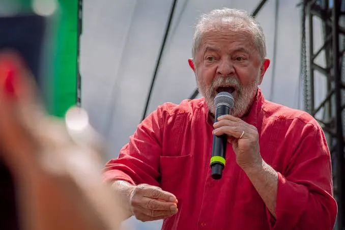 “Filha de família humilde criando-se doutora já existia antes do PT; agora, engenheiro e empresário virando Uber só depois do PT”, diz internauta