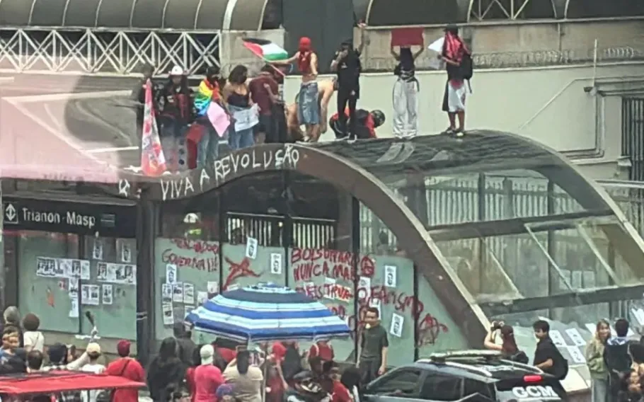 Protesto do PT em SP tem vandalismo e violência contra mulheres