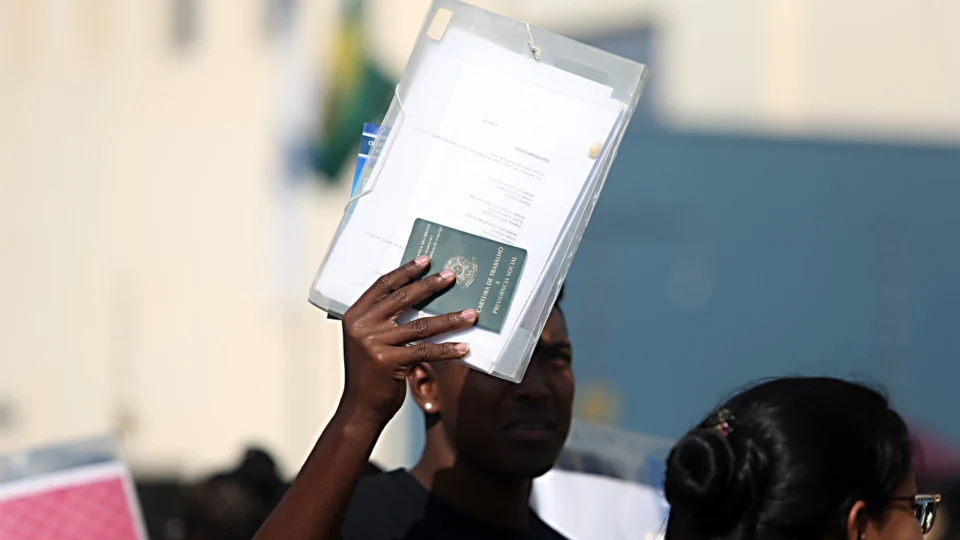 CNM estima impacto anual da redução da jornada de terceirizados e alerta para reajustes em contratos públicos. (Foto: Albari Rosa/Gazeta do Povo / arquivo)