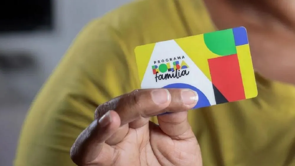 Governo antecipa Bolsa Família com reajuste antes da eleição