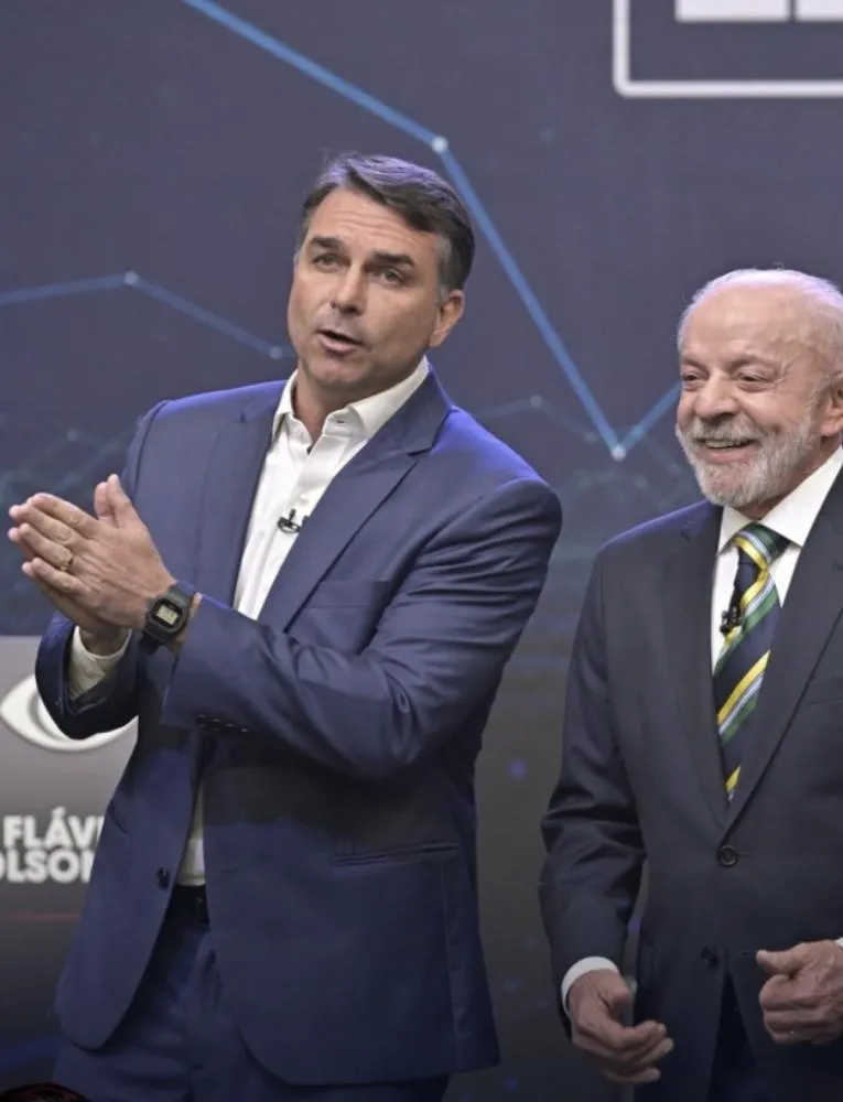 Lula aparece com relógio de R$ 42 mil em debate: Flávio Bolsonaro usa modelo de R$ 449