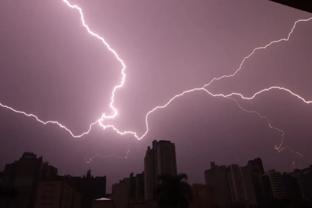 Paraná entra em alerta para temporais, granizo e ventos fortes com chegada de ciclone extratropical
