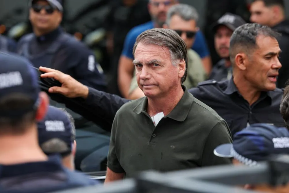 Bolsonaro rejeita apoio a Alcolumbre e manda PL lançar candidato própria à presidência do Senado 