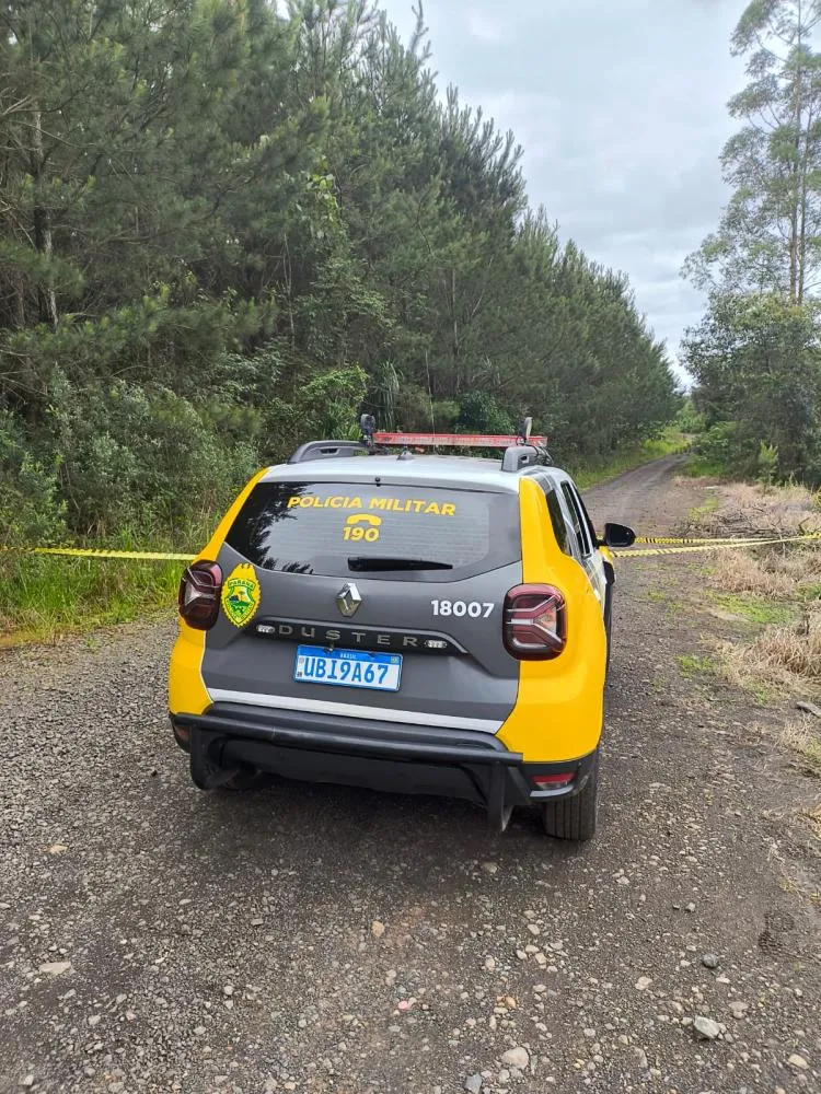 Corpo de homem com sinais de golpes de faca é encontrado em estrada rural em Telêmaco Borba
